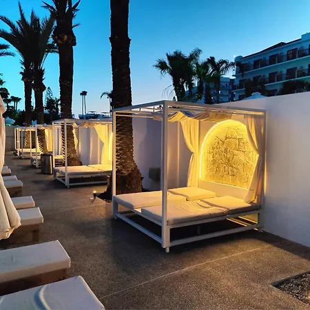 Bohemian Gardens 4*