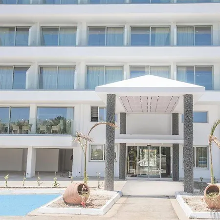 Bohemian Gardens Hotel 4*