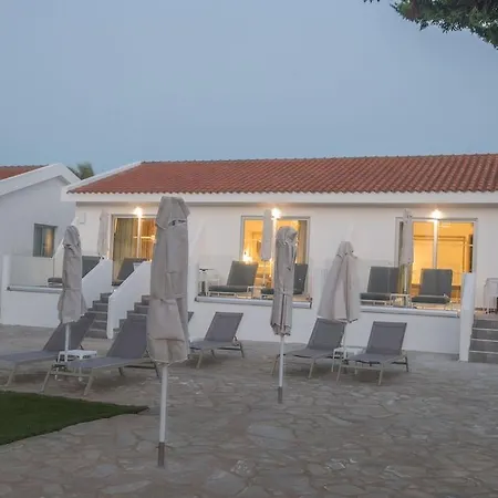 فندق Bohemian Gardens 4*