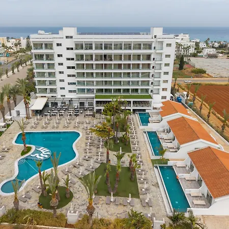 Bohemian Gardens Hotel 4*