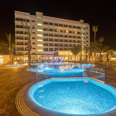 Bohemian Gardens Hotel 4*