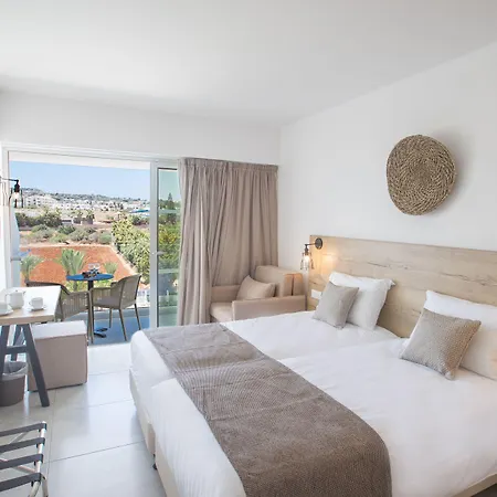 Bohemian Gardens Hotel 4*