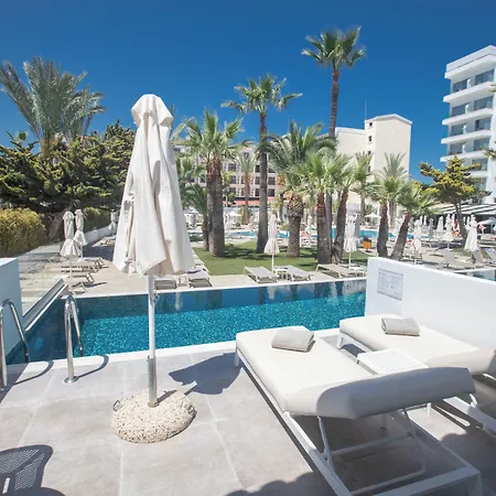 Bohemian Gardens Hotel 4*