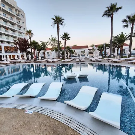 Bohemian Gardens 4*